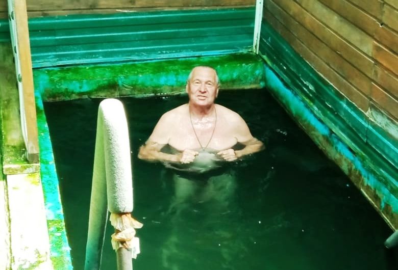 Соль-илечан Владимир Малахов не пропускает ни одного крещенского купания