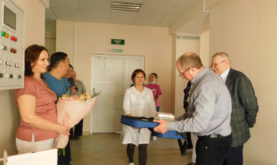 Соль-илецкой межрайонной больнице подарили кардиограф