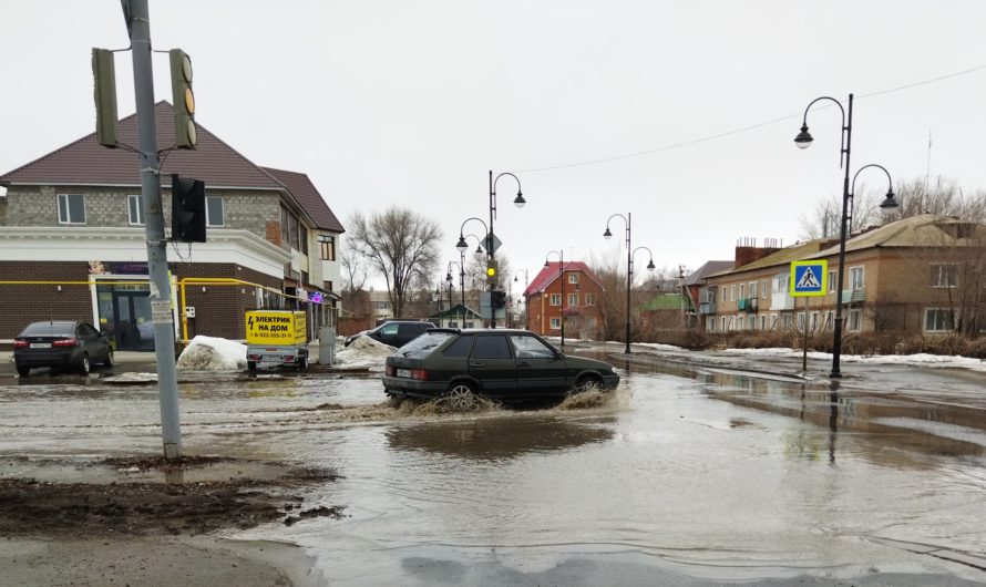 Весне – дорогу! А пешеходу? Соль-илечане жалуются на непроходимые лужи