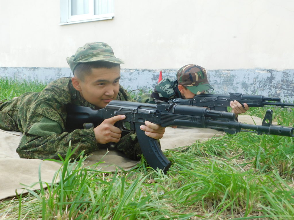 Соль-илецкие парни оттачивали навыки военного дела на учебно-полевых сборах  | 07.06.2023 | Новости Соль-Илецка - БезФормата