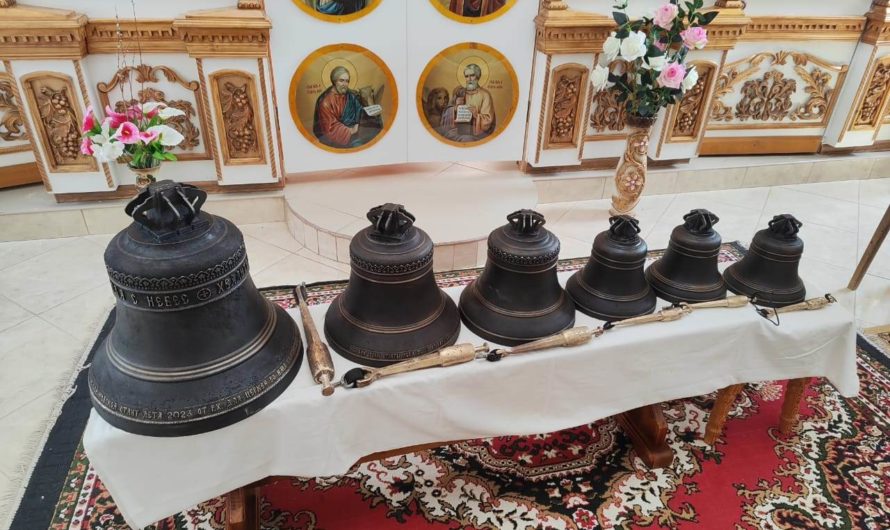 В храме Святителя Николая Чудотворца в Маякском установили колокола