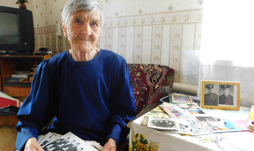 “Илецкая Защита” в гостях у педагога-ветерана из Покровки Марии Олейник