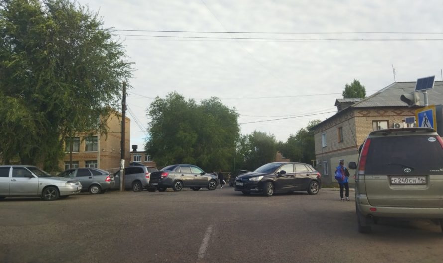 В Соль-Илецке полицейские мониторят дорожную обстановку возле школ и детских садов
