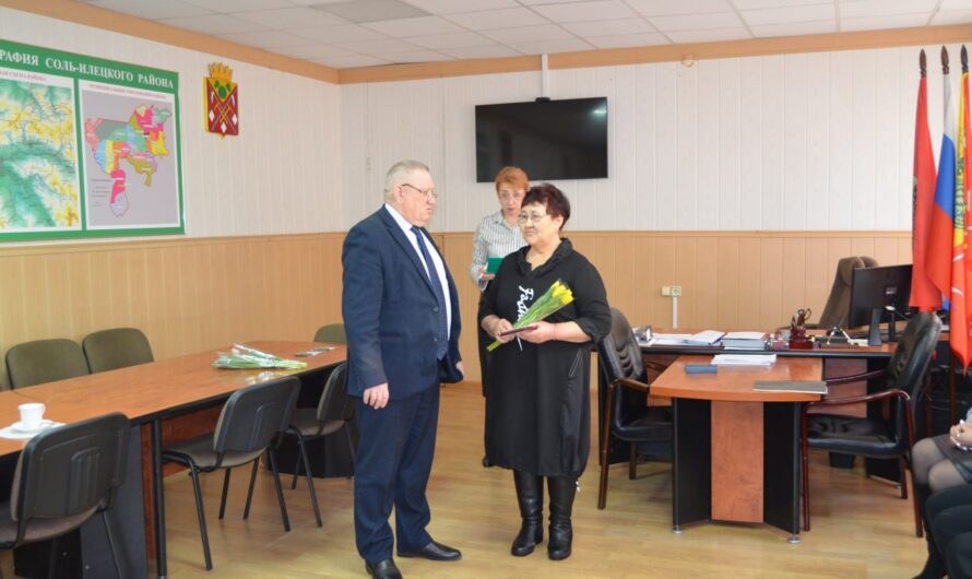 Соль-илечанке Айжан Бердыбековой вручили медаль «Мать защитника Отечества»