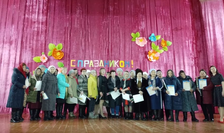 Артисты Цвиллингского СДК подарили сельским женщинам праздник