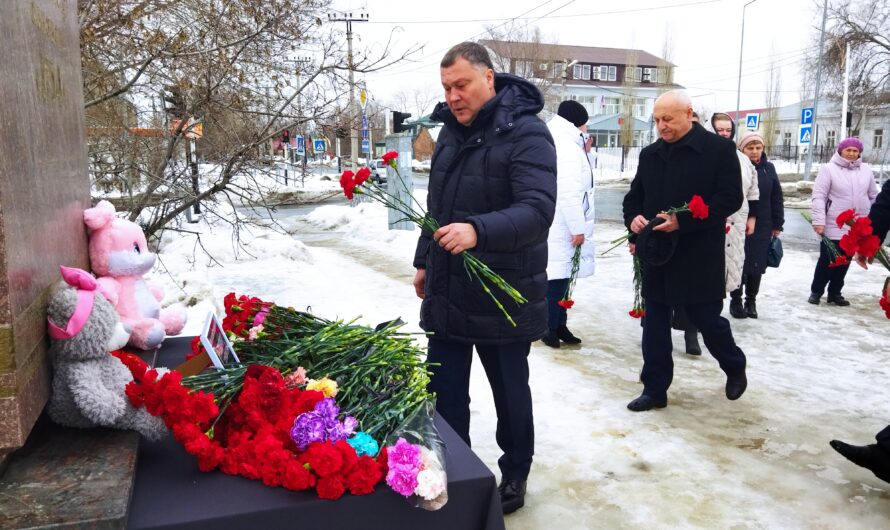 Жители Соль-Илецка почтили память погибших в «Крокус сити холле»