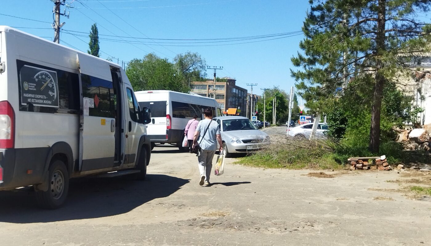 Соль-илечане сетуют на отсутствие остановочного павильона по Уральской -  Илецкая Защита