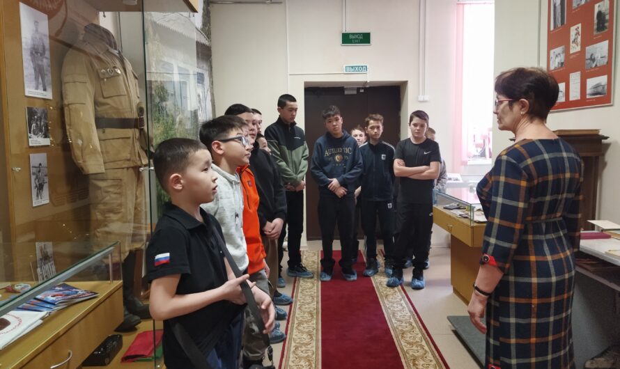 Соль-илецкие боксёры побывали в музее Героя Советского Союза Вячеслава Александрова