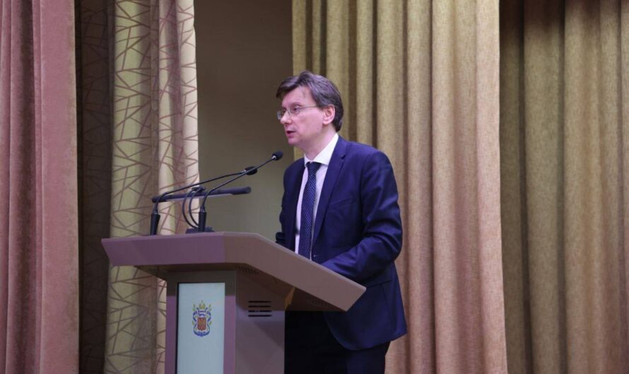 Из правительства Оренбургской области уходит министр образования Алексей Пахомов