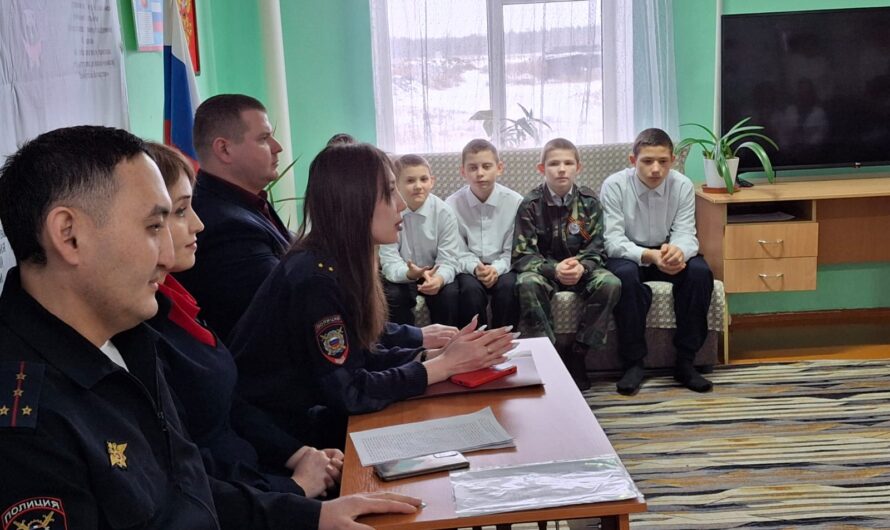 Полицейские Соль-Илецкого округа и общественники проводят встречи с подрастающим поколением по профилактике экстремизма и терроризма