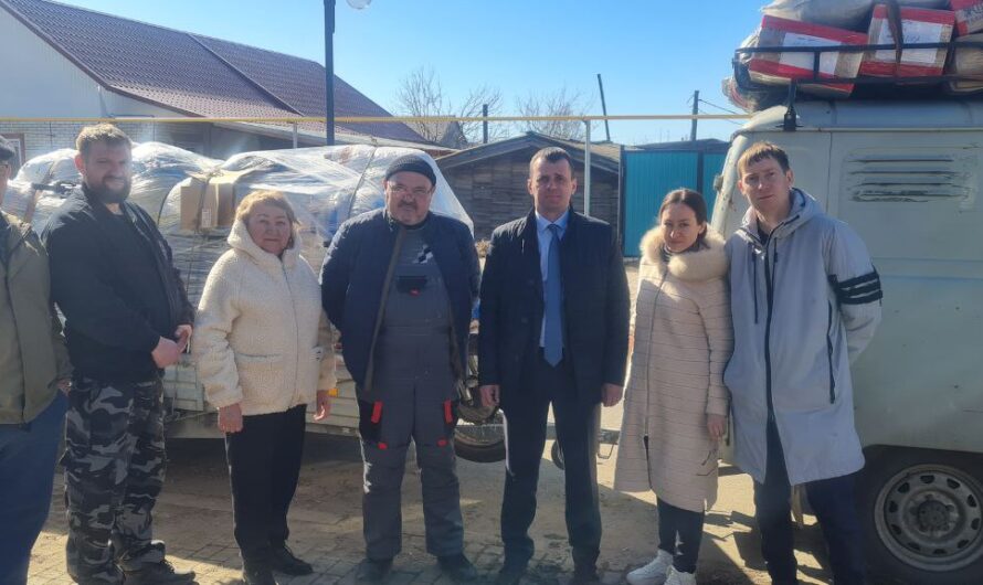 Волонтеры Соль-Илецка доставили в зону СВО два мотоцикла, УАЗ и Ниву