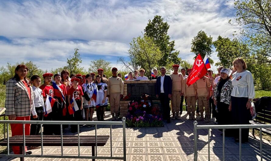 Жители Соль-Илецка почтили память воинов ВОВ, умерших от ран в эвакогоспитале №3332