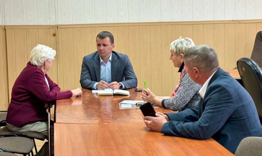 Глава Соль-Илецкого округа Сергей Савченко провел прием граждан по личным вопросам