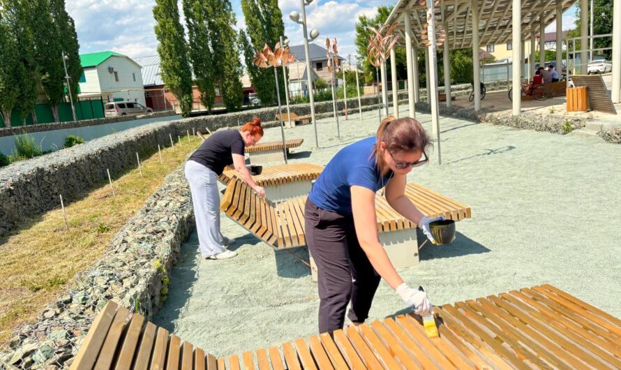 В Соль-Илецке на набережной реки Песчанка провели субботник