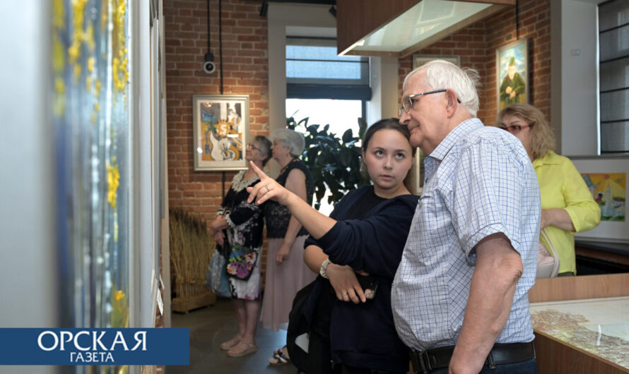 В Орске открылась выставка «У каждого из нас в душе Россия»