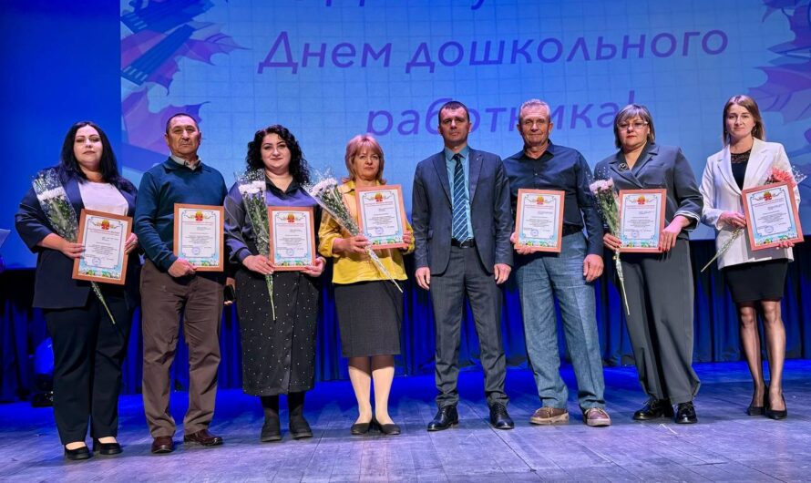 В Соль-Илецке педагогов наградили за добросовестный труд