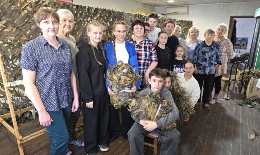 Волонтёры сообщества “Илецкие покрова” из Соль-Илецка изготовили более трёх тысяч маскировочных сетей