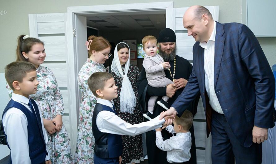 На прямой линии губернатор рассказал о о социальной поддержке семей и детей в Оренбургской области в 2026 году