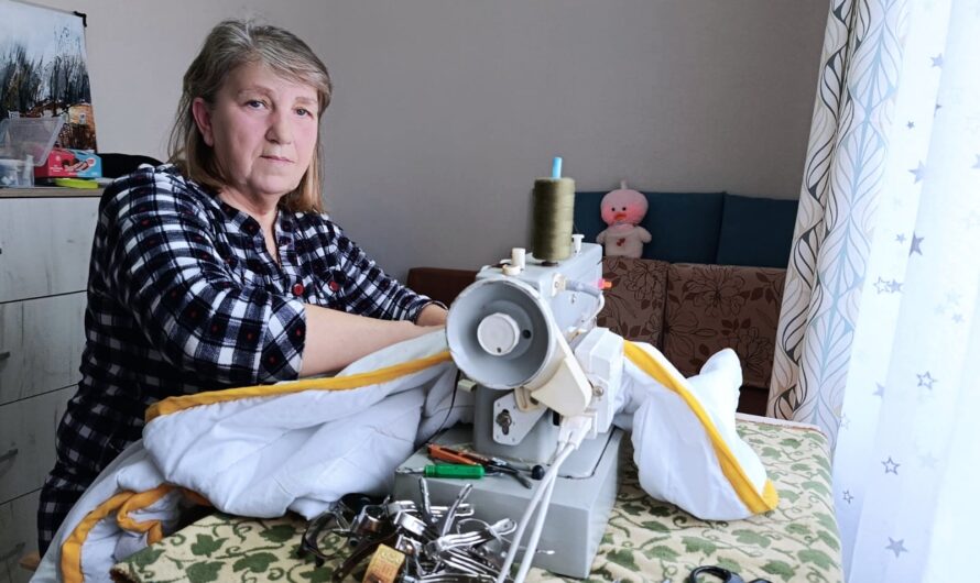 Наталья Белоногова из Соль-Илецка шьёт одеяла для бойцов СВО