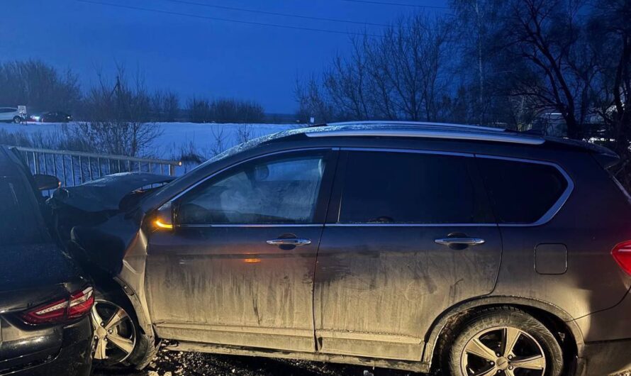 Крупная авария с участием трёх машин произошла на автодороге Бузулук — Колтубановский