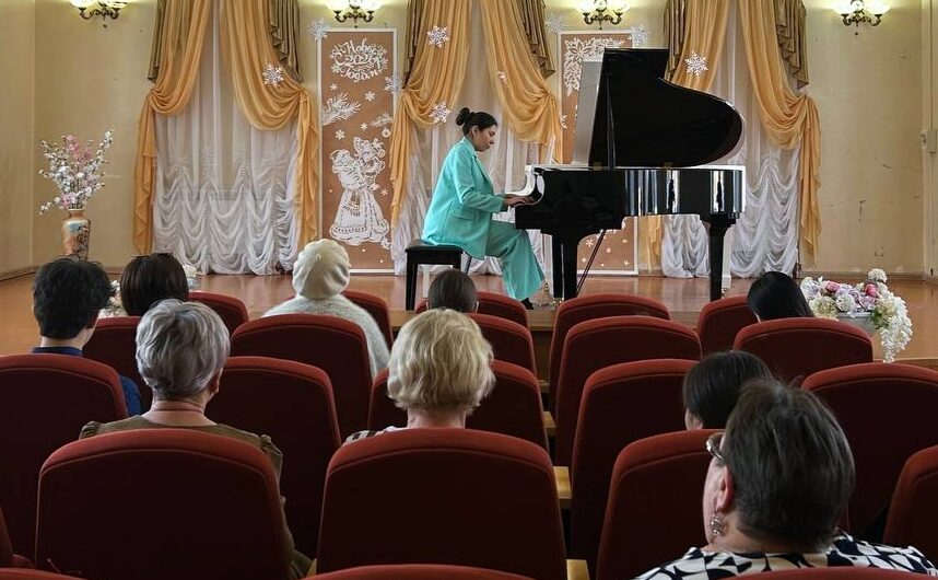 В Детской школе искусств Соль-Илецкого округа выступили студенты музыкального колледжа и института искусств имени Леопольда и Мстислава Ростроповичей
