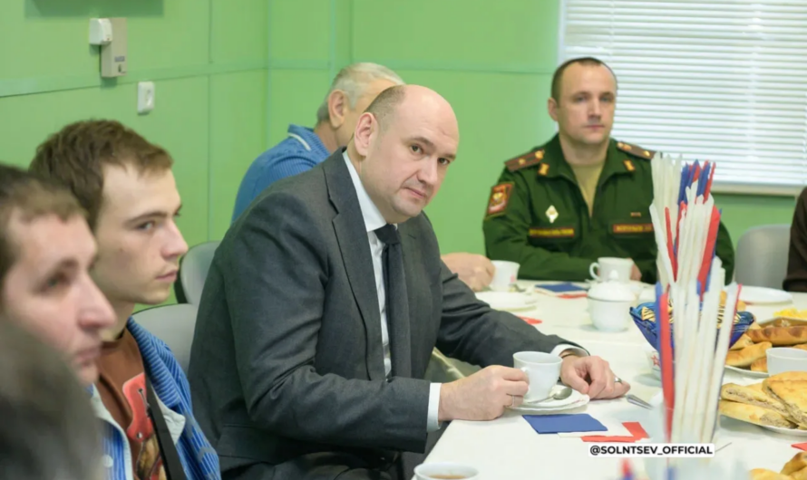 Евгений Солнцев навестил участников СВО в госпитале