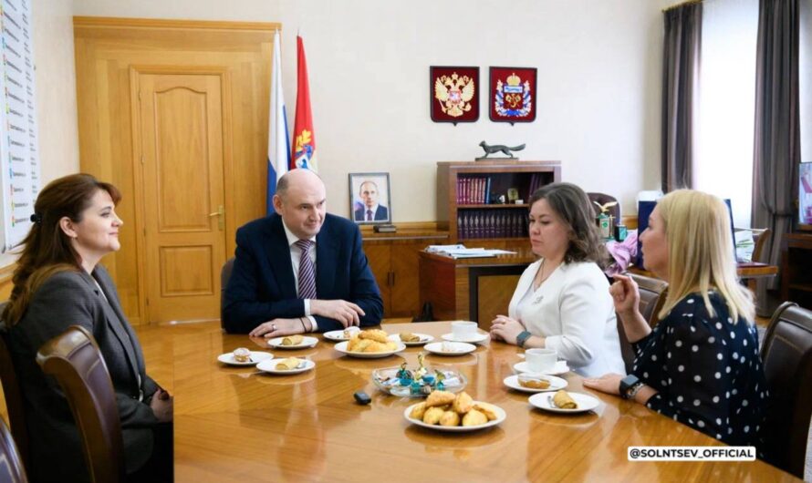 Министр просвещения РФ Сергей Кравцов вручил почётные грамоты воспитателям из Бугуруслана