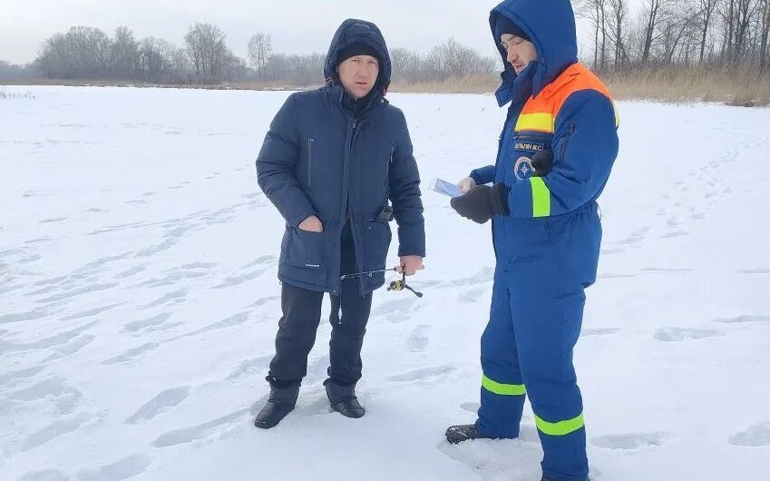 Теряет прочность. Оренбуржцев предупреждают об опасности выхода на лед