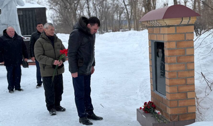 В Соль-Илецке почтили память погибших земляков – участников СВО
