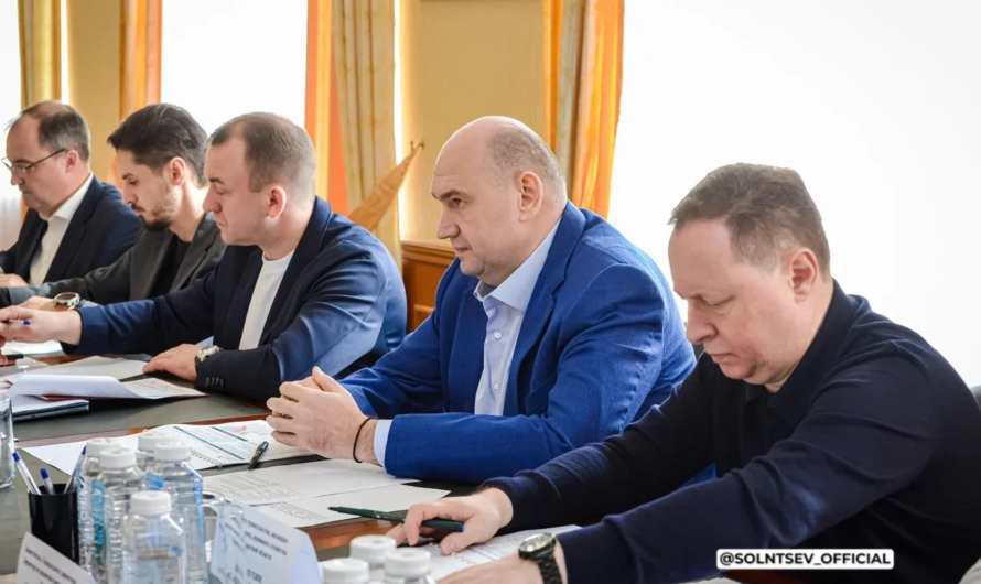 Потешкин и Солнцев провели оперативное совещание с застройщиками нового аэровокзала