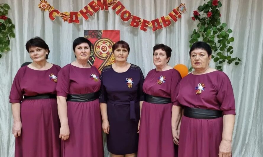 Вокальный коллектив «Уралочка» из Перовки около трёх десятков лет радует односельчан своим творчеством