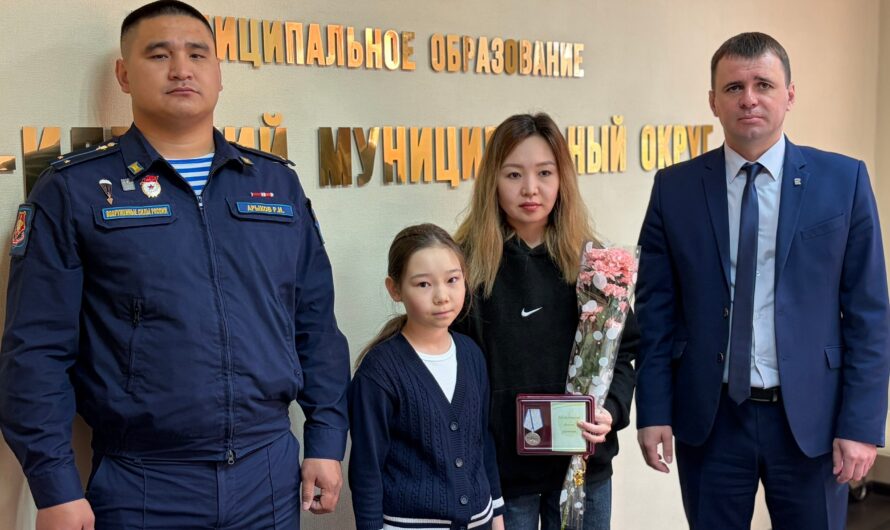 Сергей Савченко вручил жителям Соль-Илецкого округа государственные награды