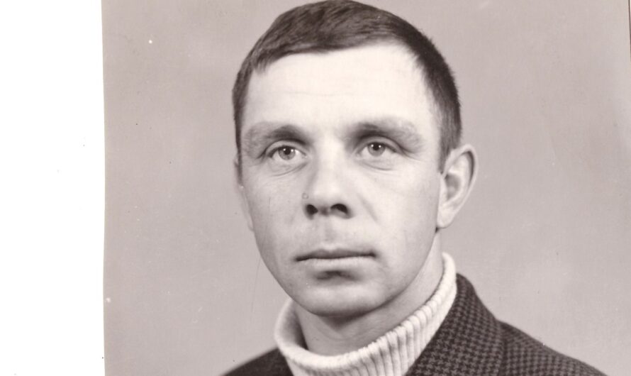 Житель Соль-Илецкого округа Геннадий Анисимов в свои 80 лет до сих пор крутит педали велосипеда