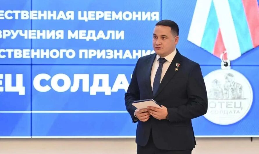 Герой России Нурсултан Муссагалеев вручил медали общественного признания «Отец солдата»