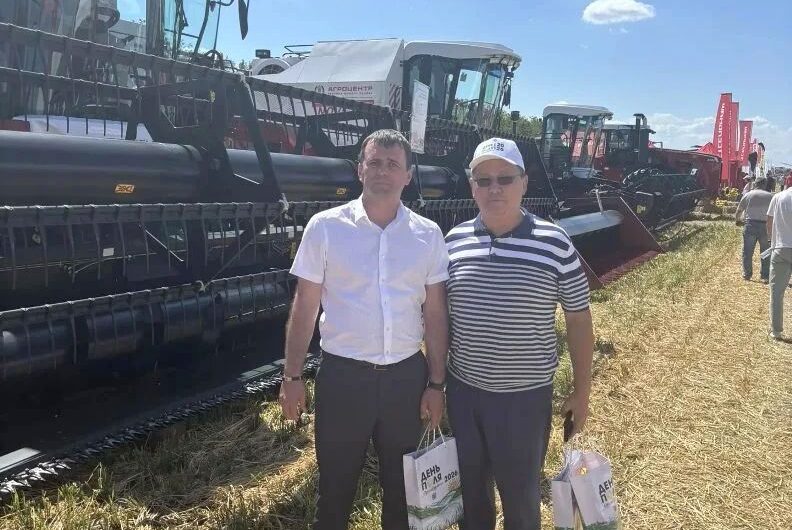 Глава Соль-Илецкого округа Сергей Савченко и местные аграрии приняли участие в работе Областного дня поля