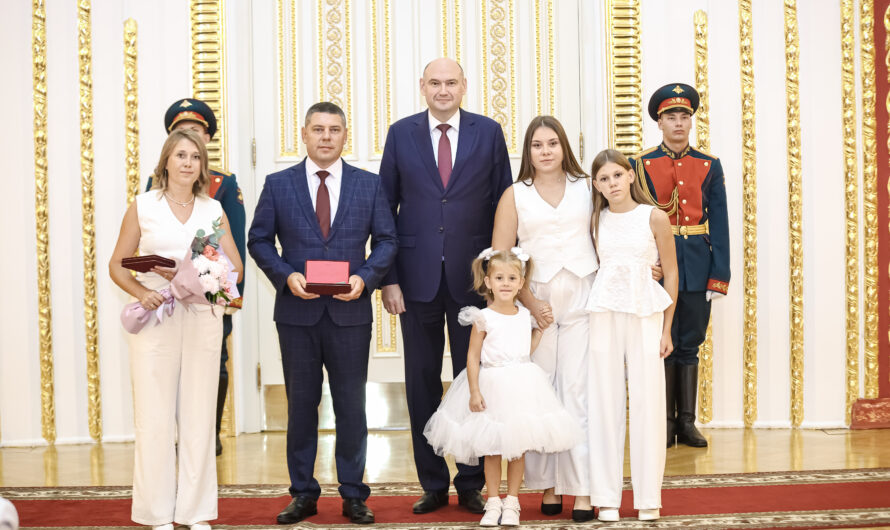 Плотниковы из Соль-Илецка награждены медалью ордена «Родительская слава»