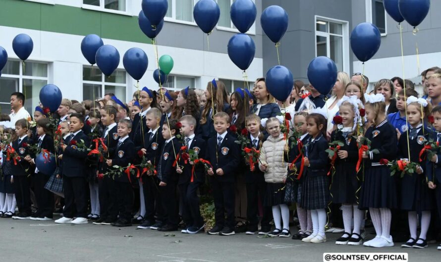 Евгений Солнцев 1 сентября посетил крупнейшее образовательное учреждение региона