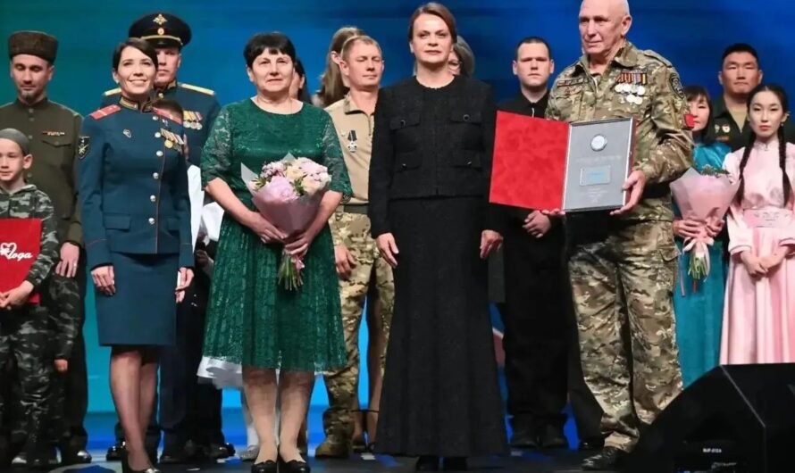 Солнцев поздравил Струевых из Кувандыка с победой во Всероссийском конкурсе «Семья года»