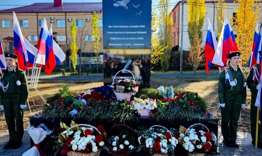 В Сорочинске открыли стелу в честь защитников Родины