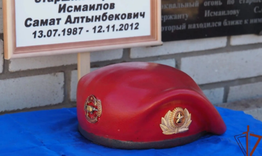 В Соль-Илецком округе на могиле бойца спецназа установили краповый берет