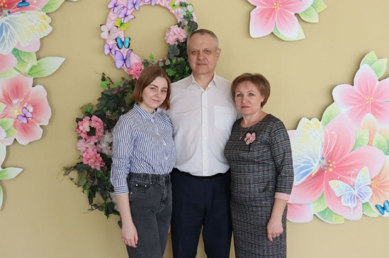 Поздравление главы Красногвардейского района с Международным женским днём