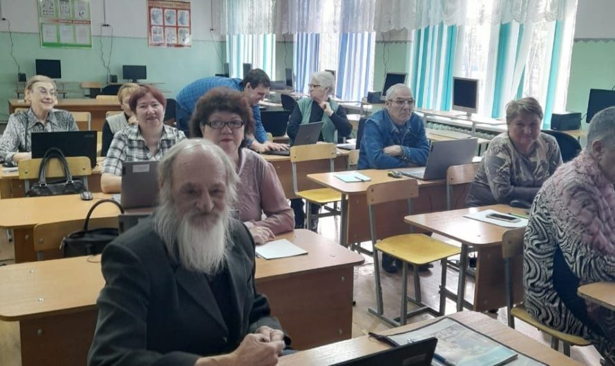 10 участников  Красногвардейского района  получили сертификаты за обучение компьютерной грамотности