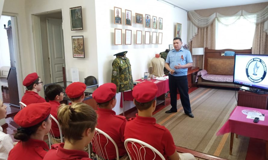 Юнармейцы Подольской школы  встретились с Тимуром Ауменовым – участником  поискового отряда «Гамаюн»(12+)