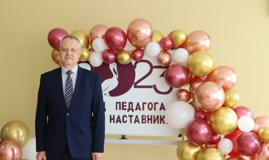 Поздравление главы района Юрия Классена с  Днём учителя