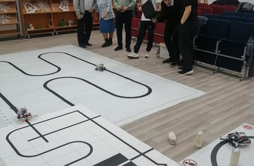 В Красногвардейской гимназии прошёл открытый инновационный командный турнир по робототехнике «Робофест-2023»(6+)