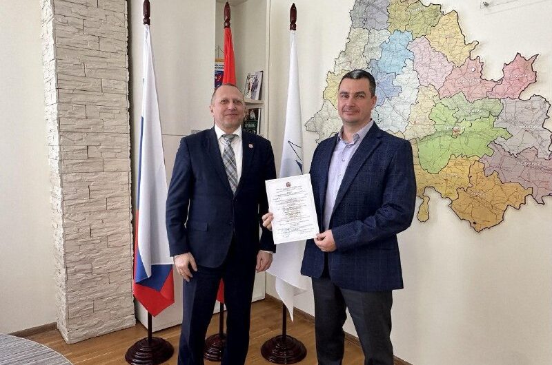 Руководитель общероссийской физкультурно-спортивной организации «Спортивное метание ножа» Юрий Гончаров  получил госаккредитацию