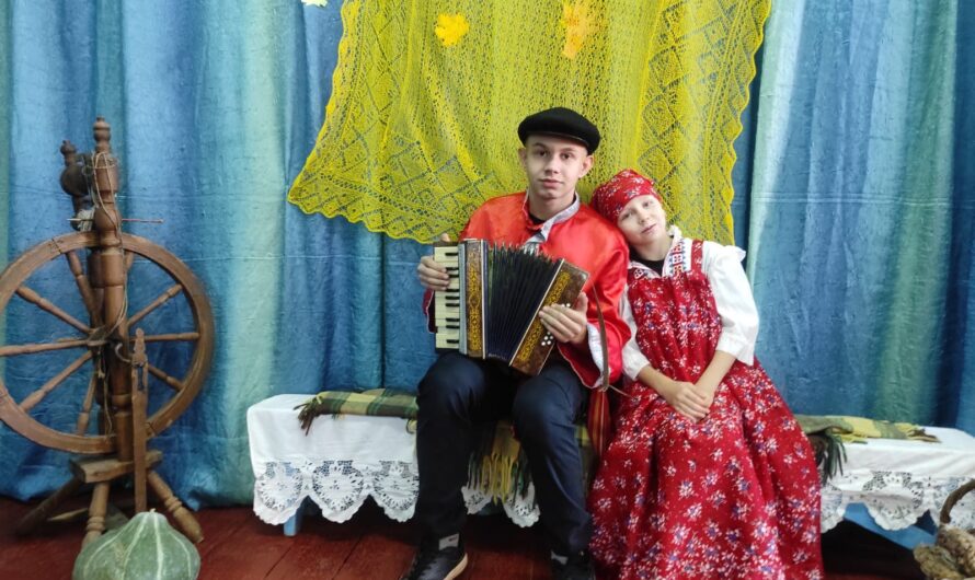 В Ивановском сельском клубе прошло мероприятие, посвящённое Дню Оренбургского пухового платка