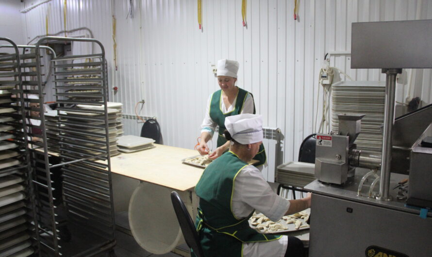 Сергей Темников из села Плешаново уже более двадцати лет занимается производством мясных и хлебобулочных изделий