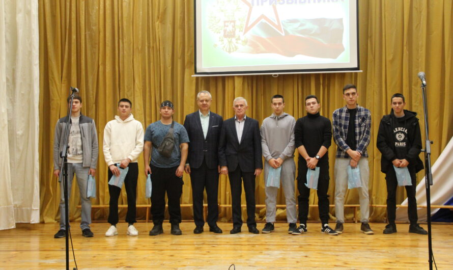 В Красногвардейском районе состоялись торжественные проводы юношей на службу в армию