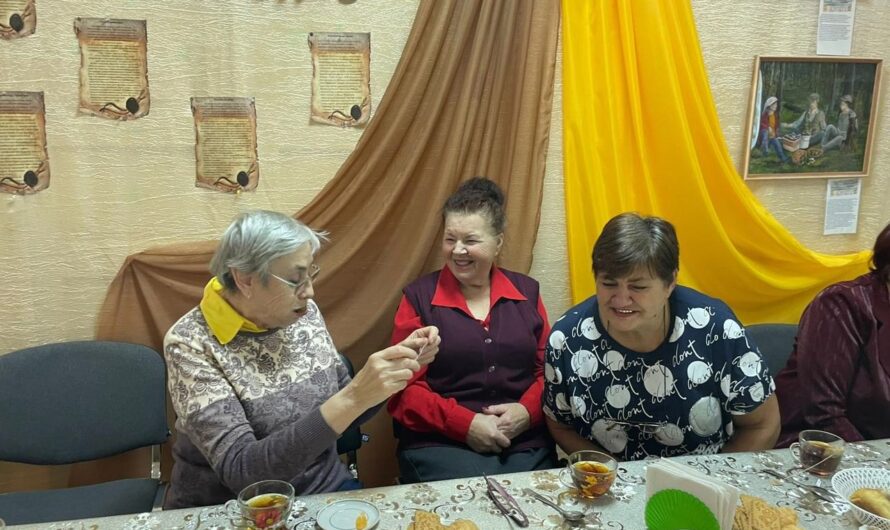 В Подольском Доме культуры участники клуба общения “Вдохновение” отметили народный праздник “Кузьминки”